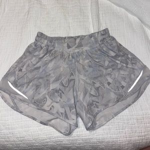 Lululemon Hotty Hot Shorts 4 inch/Size 4